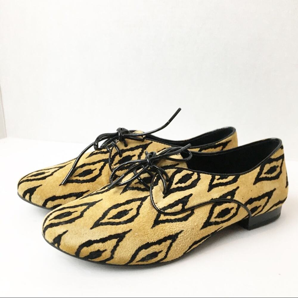 SZ 6 BCBGENERATION Aztec Camel & Black Style Lace Up Tie Oxford Style Flats